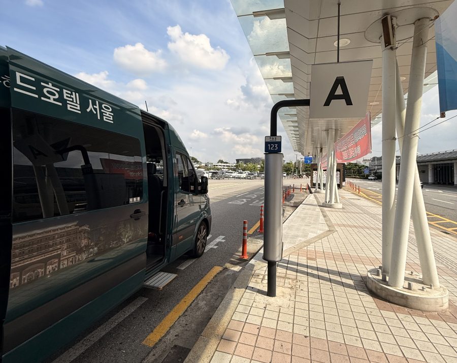 Gimpo Airport Domestic Terminal shuttle bus stop